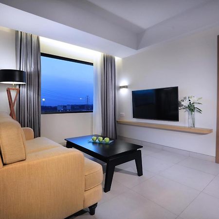 Quest Prime Cikarang By Aston Hotel Bekasi Exterior photo