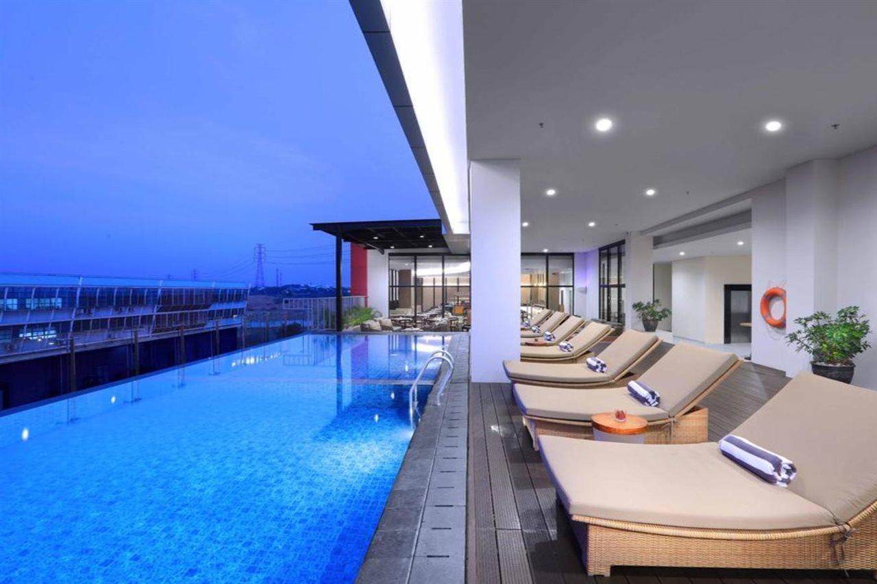 Quest Prime Cikarang By Aston Hotel Bekasi Exterior photo