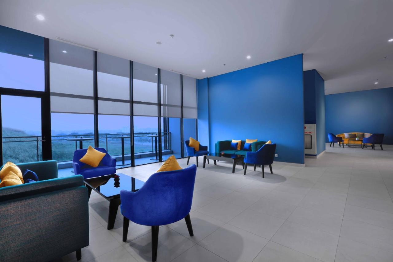 Quest Prime Cikarang By Aston Hotel Bekasi Exterior photo