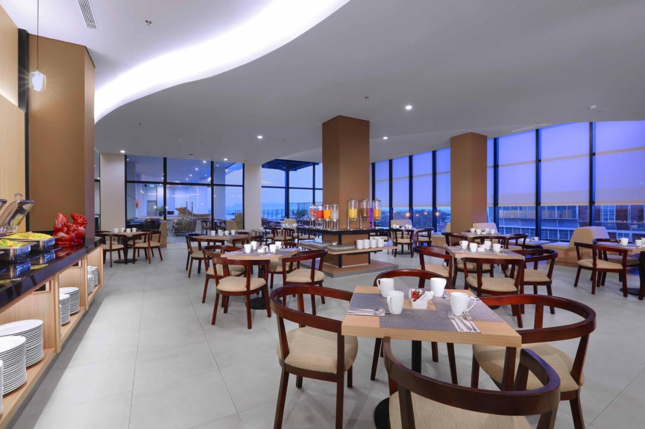 Quest Prime Cikarang By Aston Hotel Bekasi Exterior photo